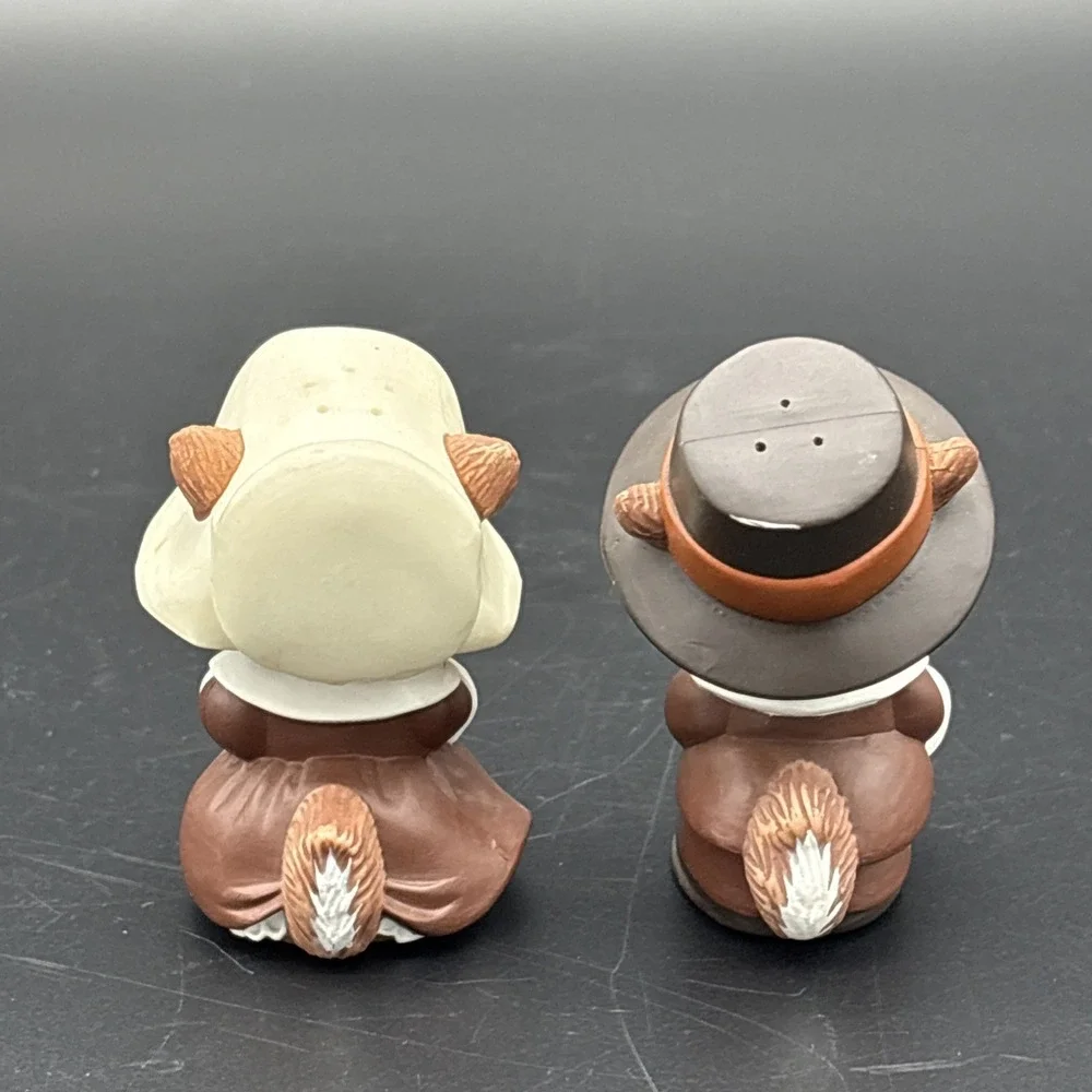 Vintage 1981 Hallmark Pilgrim Squirrels Salt and Pepper Shakers Set